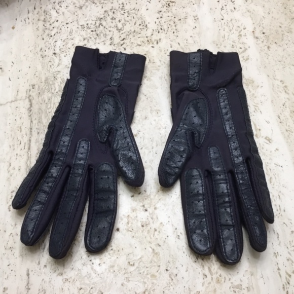 Isotoner Women’s Dark Navy Gloves - Picture 2 of 4